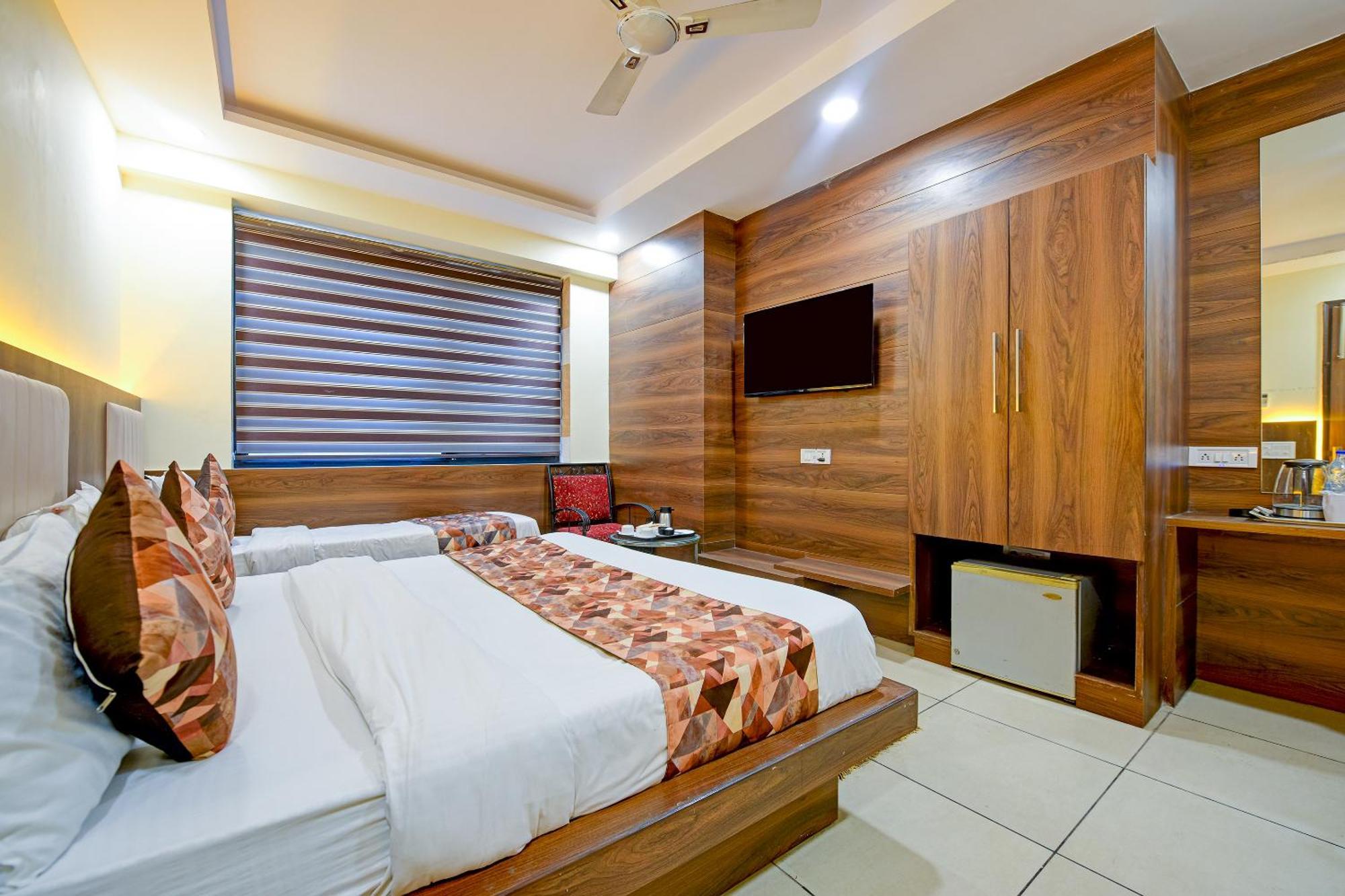 Hotel Le Grand - Walk-In From Rk Ashram Metro Station New Delhi Extérieur photo